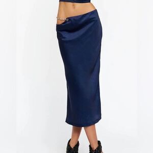 NWT lioness dens slip skirt